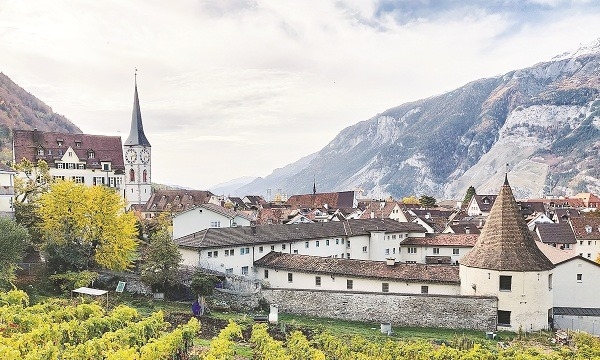 Vượt dãy Alpen, thăm thành phố di sản Bellinzona